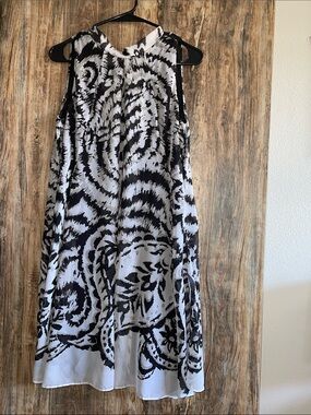Sleeveless Black and White Printed Swing Dress